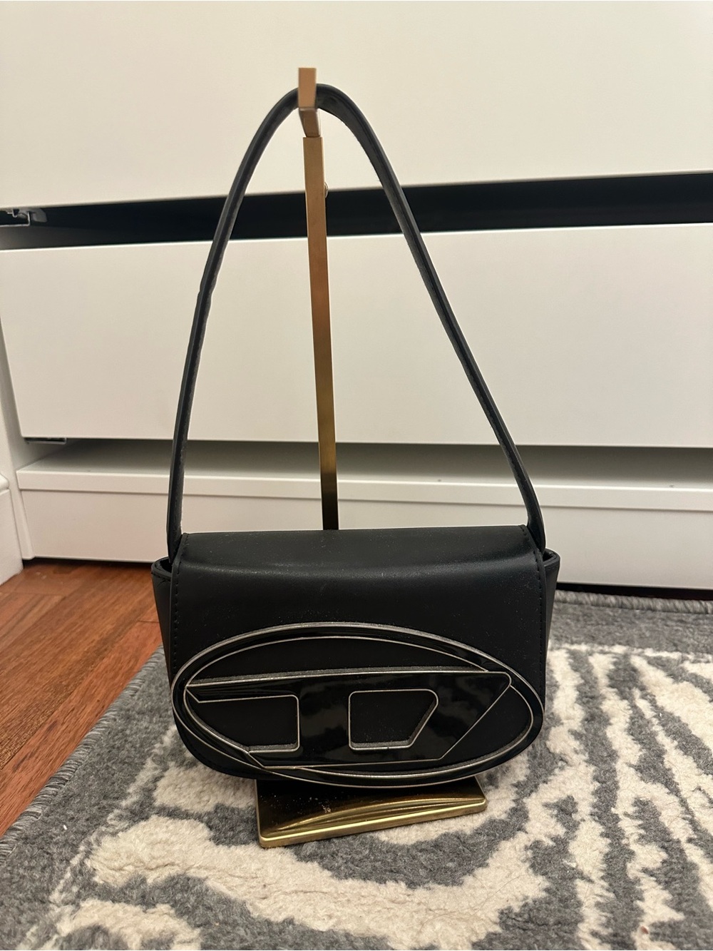Black Women's Shoulder Bag with D Accent